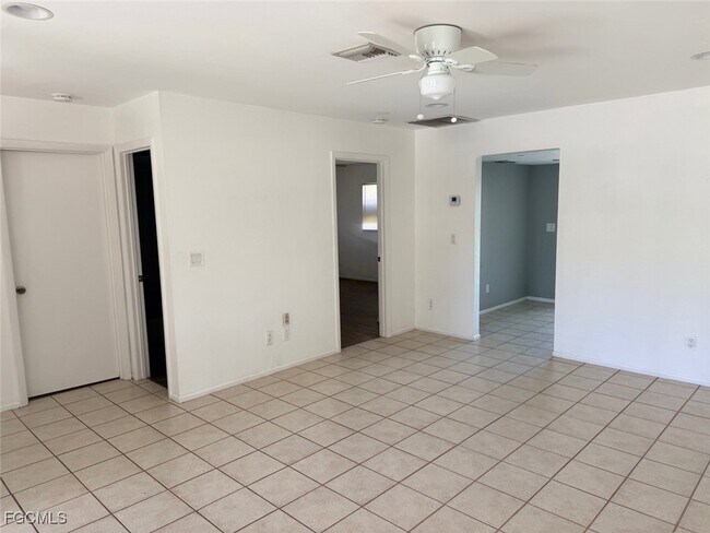 Foto del edificio - 721 Gilbert Ave S