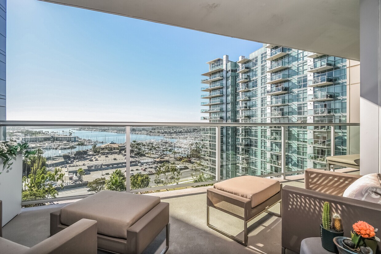 Primary Photo - 13650 Marina Pointe Dr