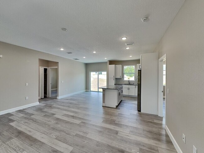 Building Photo - 15278 SW 65 Av Rd