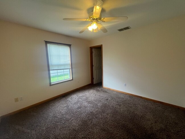 Foto del edificio - 2 Bedroom 1 Bath with Attached garage
