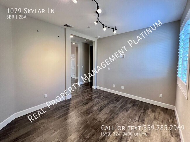 Foto del edificio - 1079 Skylar Ln