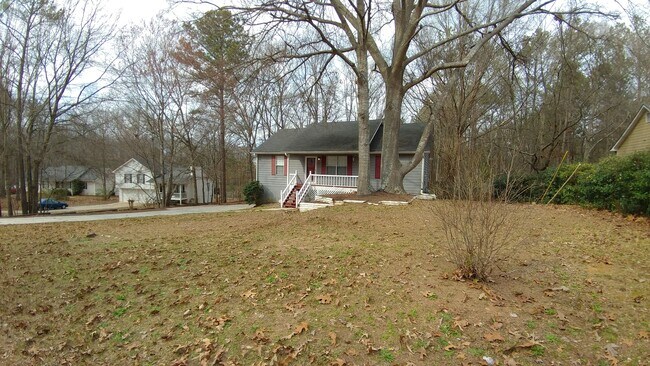 Building Photo - Charming Douglasville Home with Bonus Base...