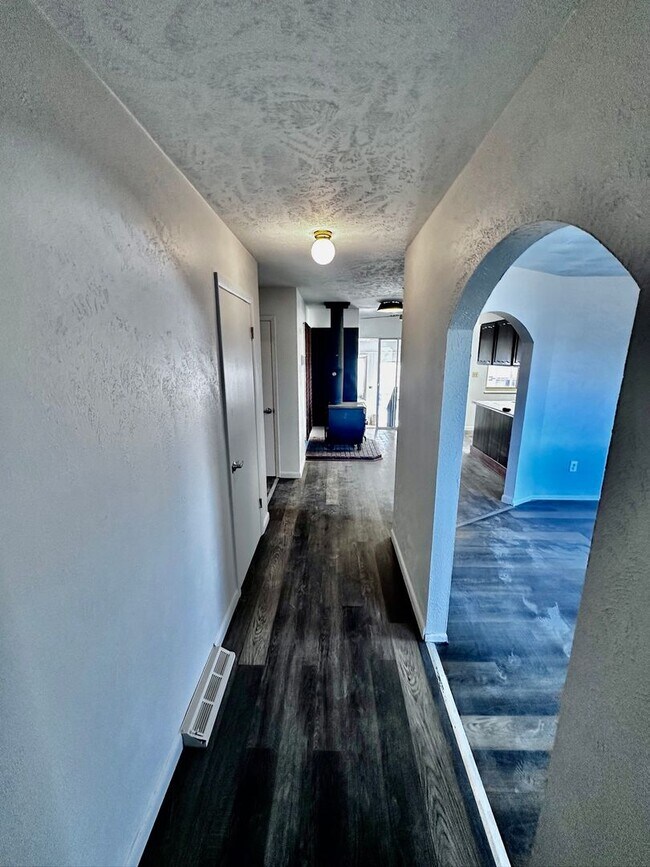 Foto del edificio - 1743 Burton St