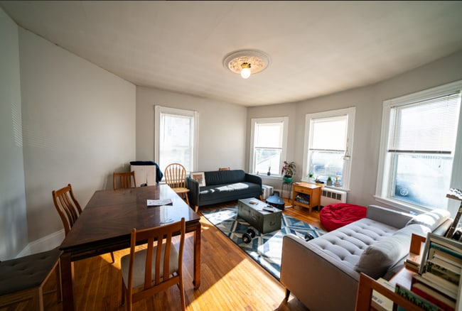 UPDATED MISSION HILL 4 BED/2 BATH WITH EASY TRAIN ACCESS - UPDATED MISSION HILL 4 BED/2 BATH WITH EASY TRAIN ACCESS House