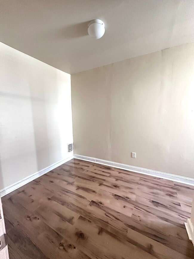 Building Photo - 1922 S Bonsall St