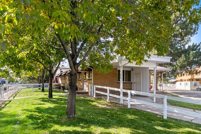 Building Photo - Beautiful Duplex in Historic Downtown Litt...