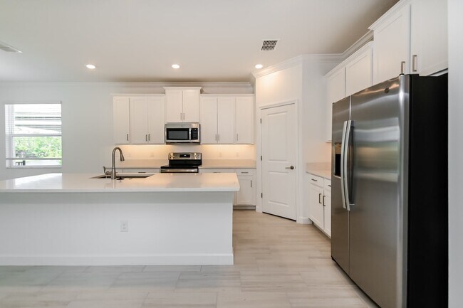 Building Photo - 14220 17th Ct E