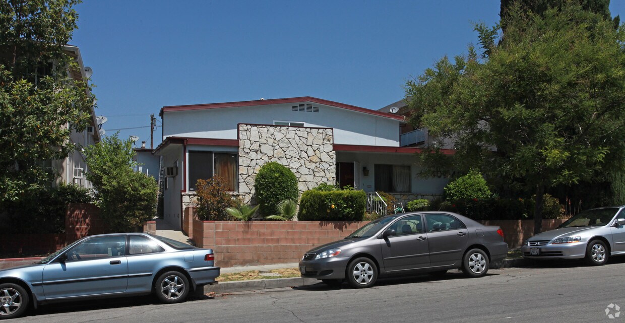 Primary Photo - 409-411 E Cedar Ave