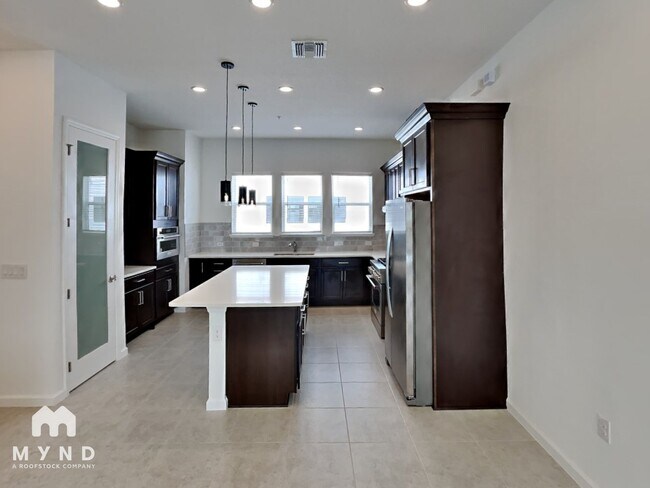 Foto del edificio - 2353 Brix St