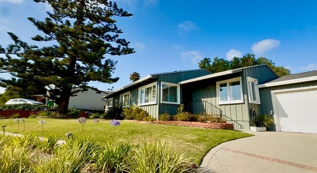 Foto del edificio - Beautiful 3BR/3BA Point Loma Home with Vaulted Ceilings & Central AC
