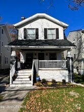 Building Photo - 917 4th Ave
