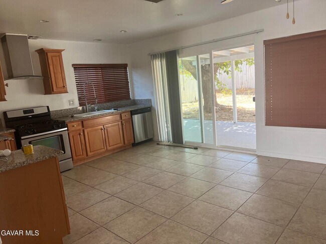 Foto del edificio - 42901 Alep St