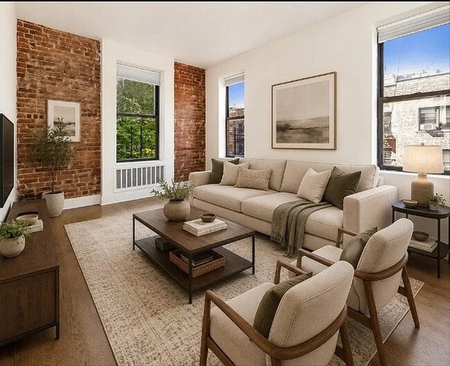Building Photo - 6 W 107th St