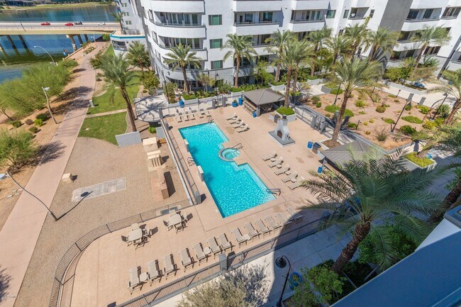 Building Photo - 945 E Playa Del Norte Dr
