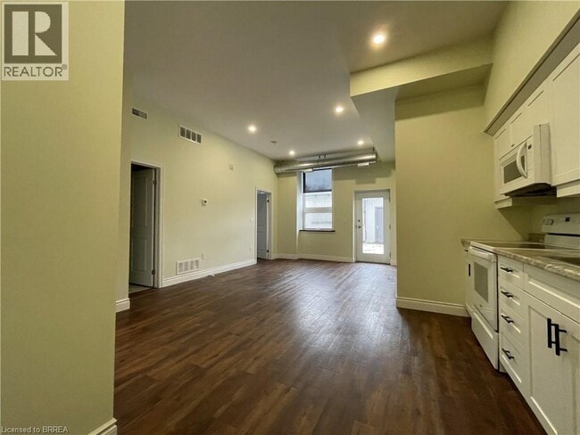 Building Photo - 80 Alice St