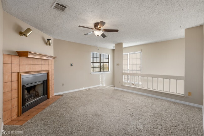 Building Photo - 12 Meadow Creek Dr