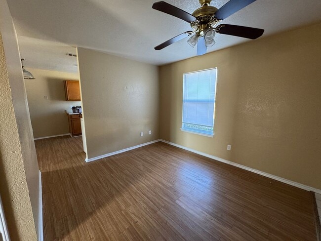 Foto del edificio - 1709 Cedarhill Dr