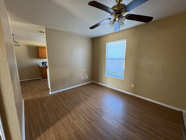 Building Photo - 1709 Cedarhill Dr