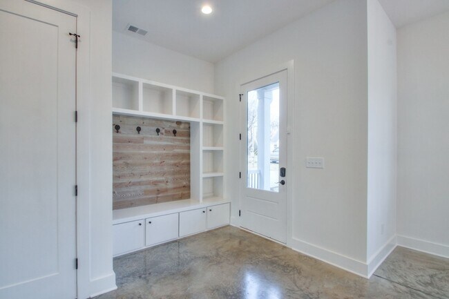 Foto del edificio - 904 Burchwood Ave