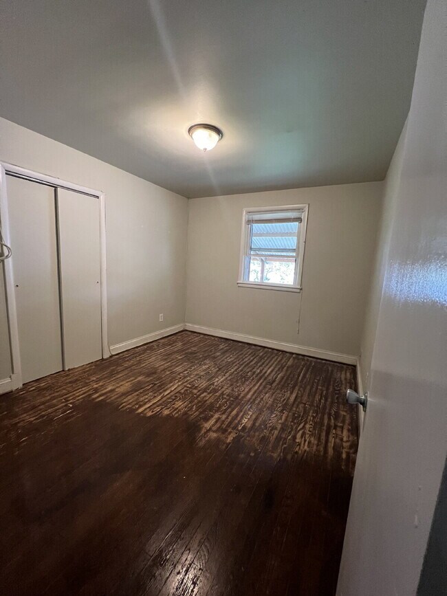 Foto del edificio - "Expansive 5-Bedroom Haven with Dual Kitch...