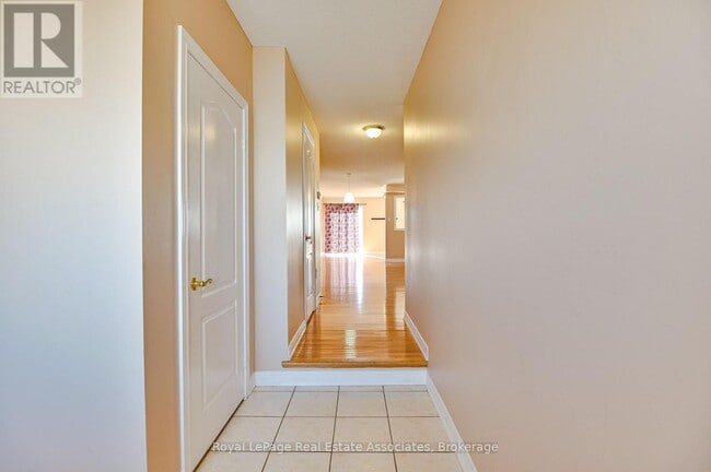 Building Photo - 354 Oaktree Cir