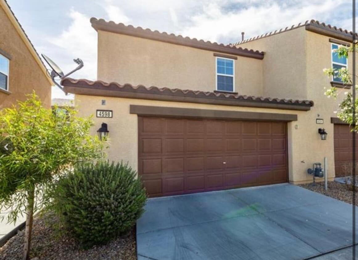 Primary Photo - 2 bedroom Townhome located near Nellis Air...