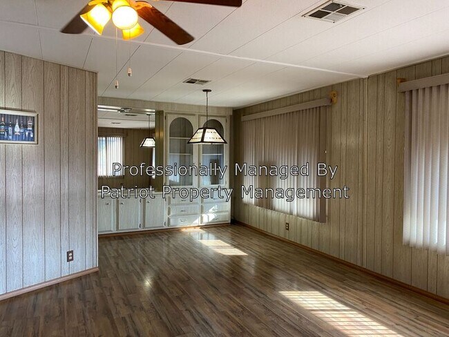 Building Photo - 2650 W Union Hills Dr