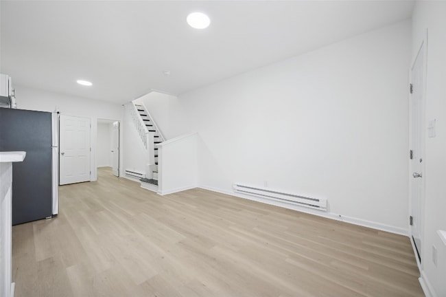 Building Photo - 887 N 46th St