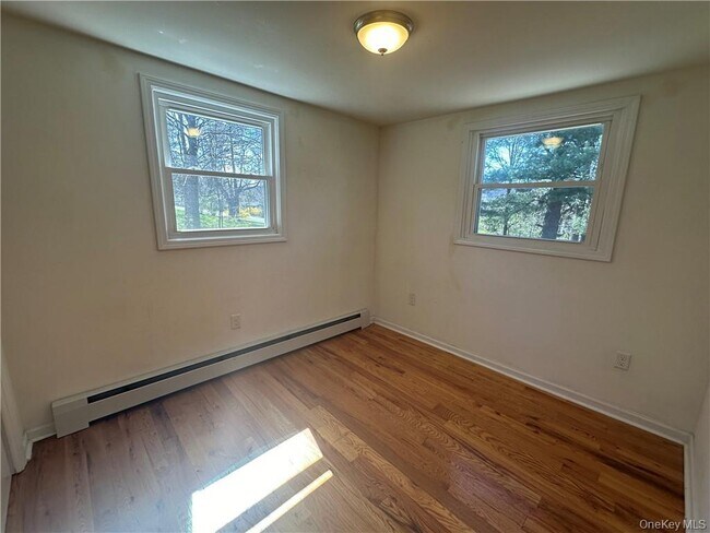 Foto del edificio - 1 Mineral Springs Rd