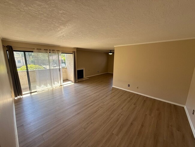 Building Photo - Amazing South Pasadena Condo in Prime Location!