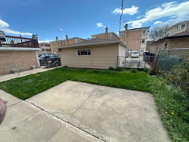 Foto del edificio - 8645 W Summerdale Ave