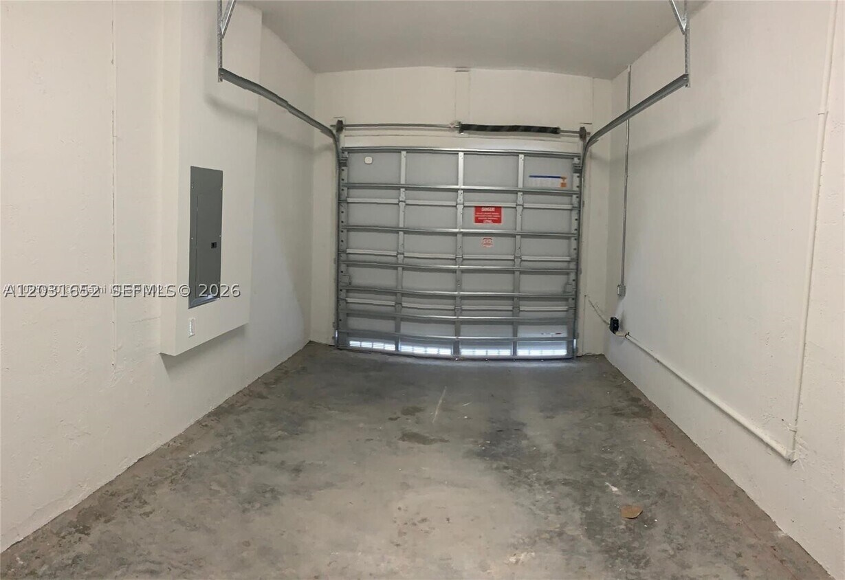 Foto del edificio - 2684 SE 12th St