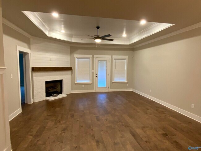 Building Photo - 427 Ripple Lk Dr SW