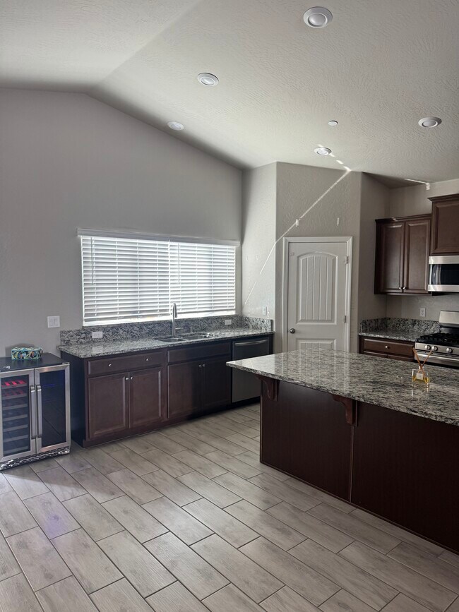 Foto del edificio - 11281 E Belmont Ave