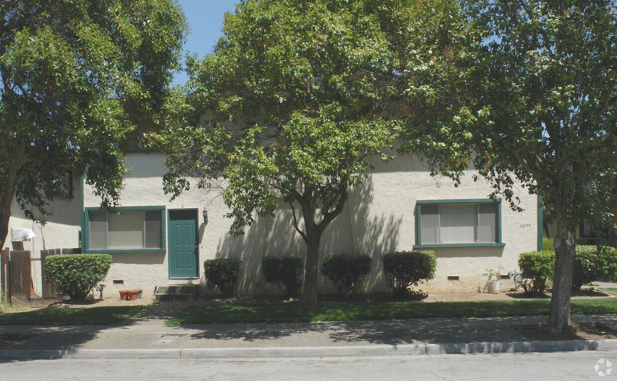 Foto del edificio - 16720 Barnell Ave