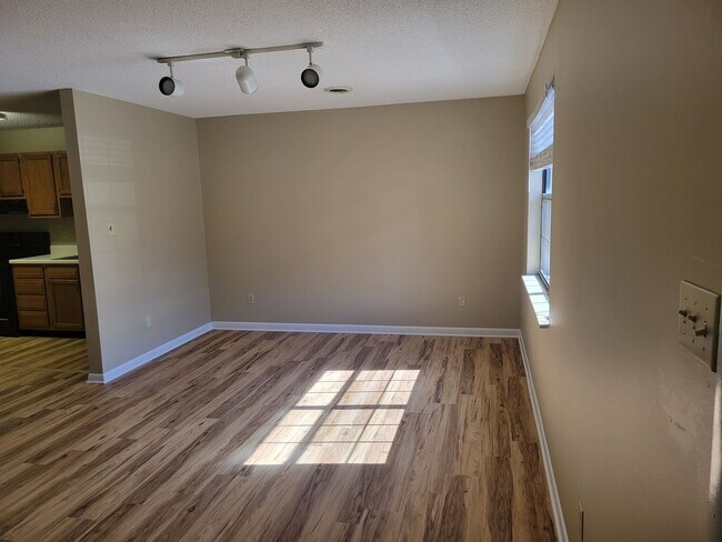 Foto del edificio - Knoxville 37922 - 2 bedroom, 2 bath townho...