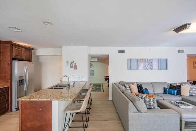 Building Photo - 6411 E Thunderbird Rd