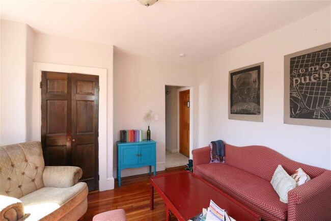 Building Photo - 5 Elmer St