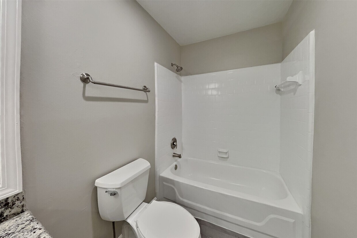 Building Photo - 64 Hickory Oak Dr