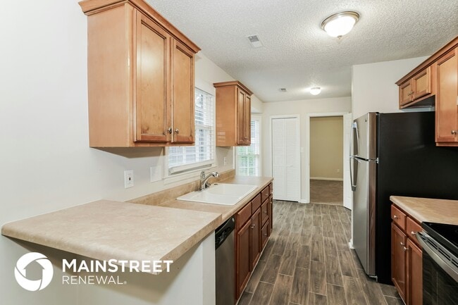 Building Photo - 537 Riverview Dr
