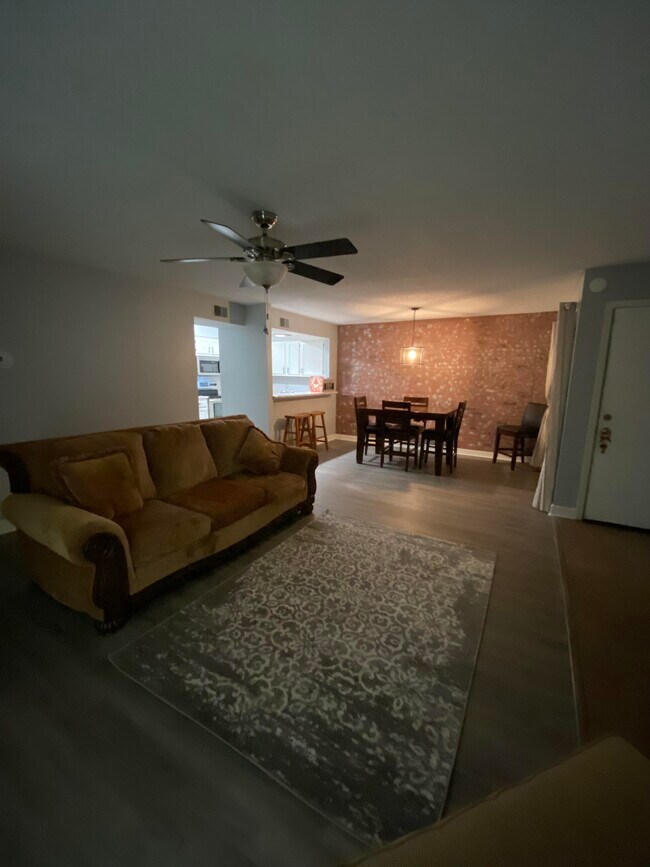 Foto del edificio - 448 Deerwood St