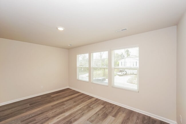 Building Photo - 3-Bedroom, 3.5 Bath Townhome for Rent in Mooresville, NC | Attached Garage & Modern Kitchen