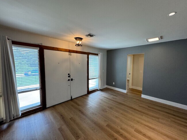 Foto del edificio - Tropical Elegance in East Orlando: A Priva...