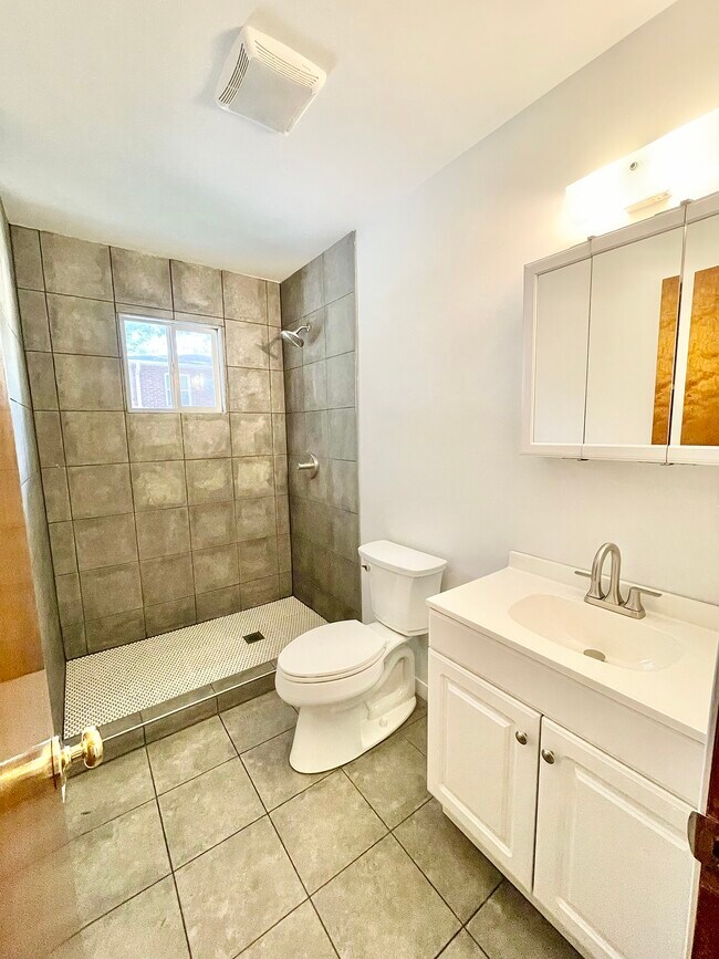 Building Photo - 281 Cluster Ave