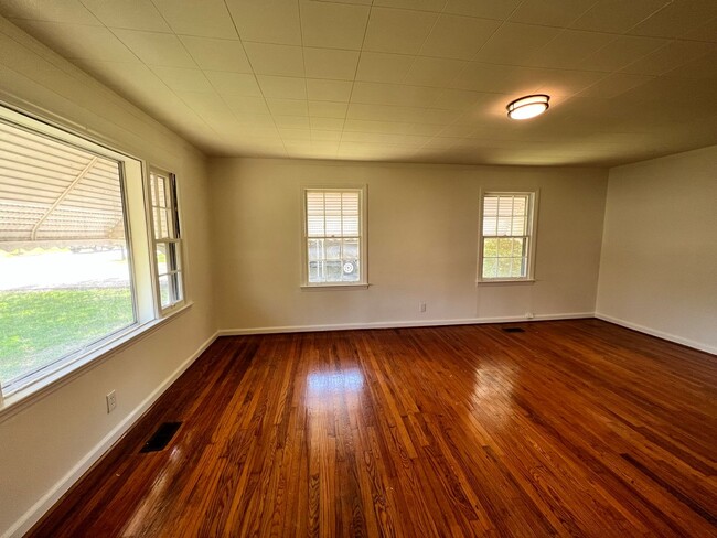 Building Photo - 1407 S Moore Rd