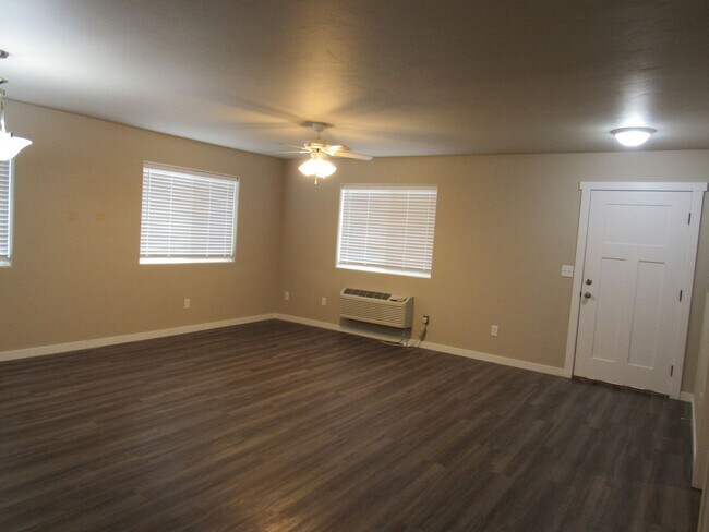 Foto del edificio - Nearly New 2bd/1ba Apartment w/washer/dryer included!
