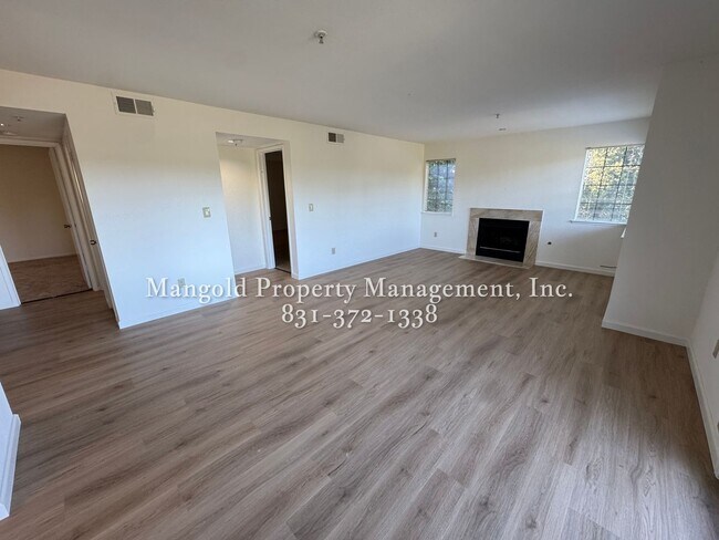 Foto del edificio - Spacious 2-Bed, 2-Bath Condo with Fireplac...