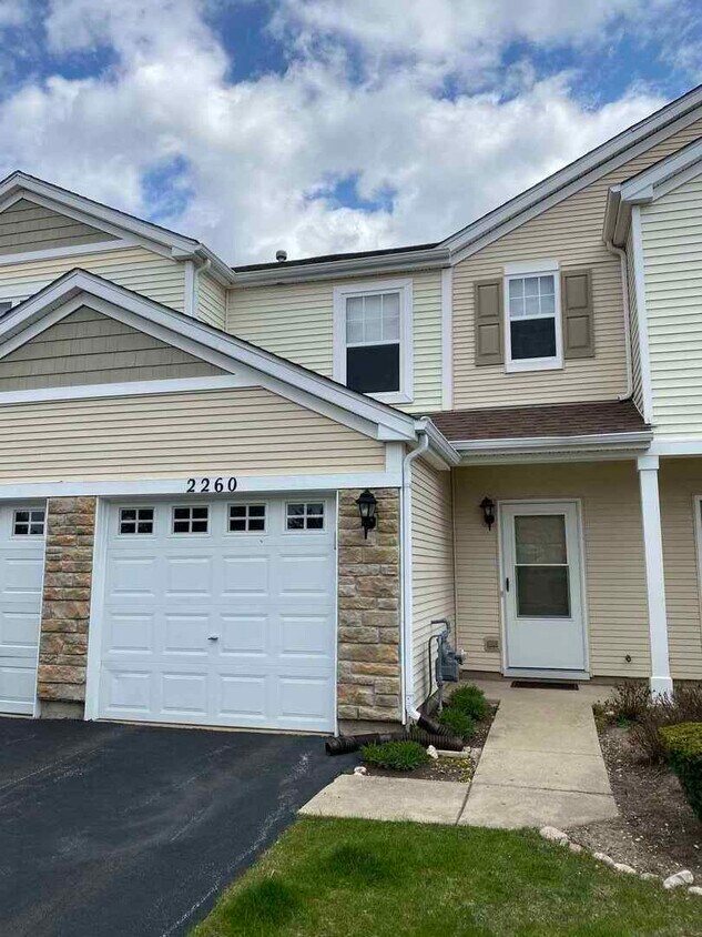 2260 Flagstone Ln, Carpentersville, IL 60110 Townhome Rentals in