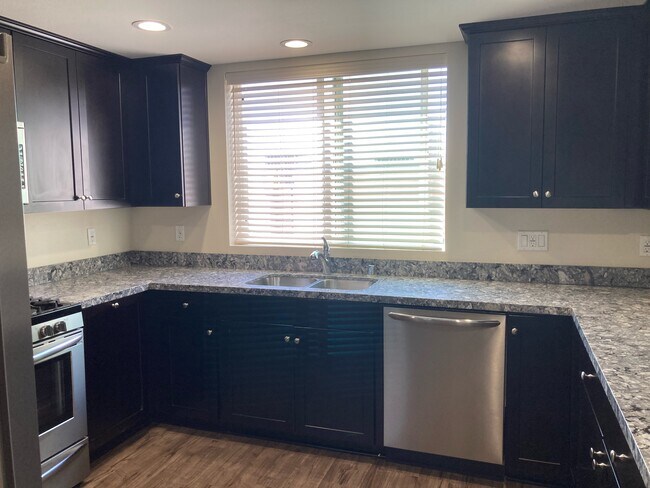 Foto del edificio - 10201 Mountair Ave