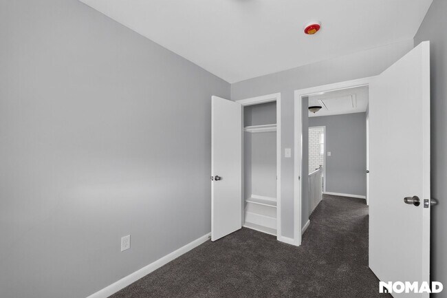Foto del edificio - 2229 Redthorn Rd